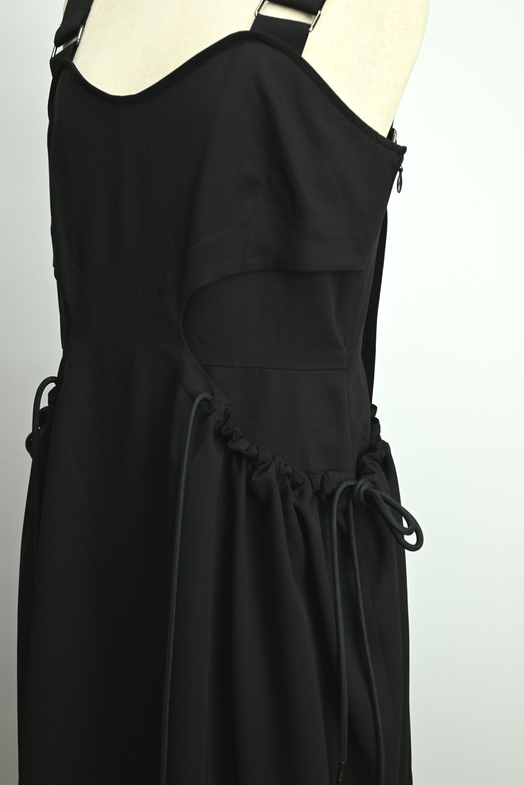 ujoh Gathered Hole Bare Dress