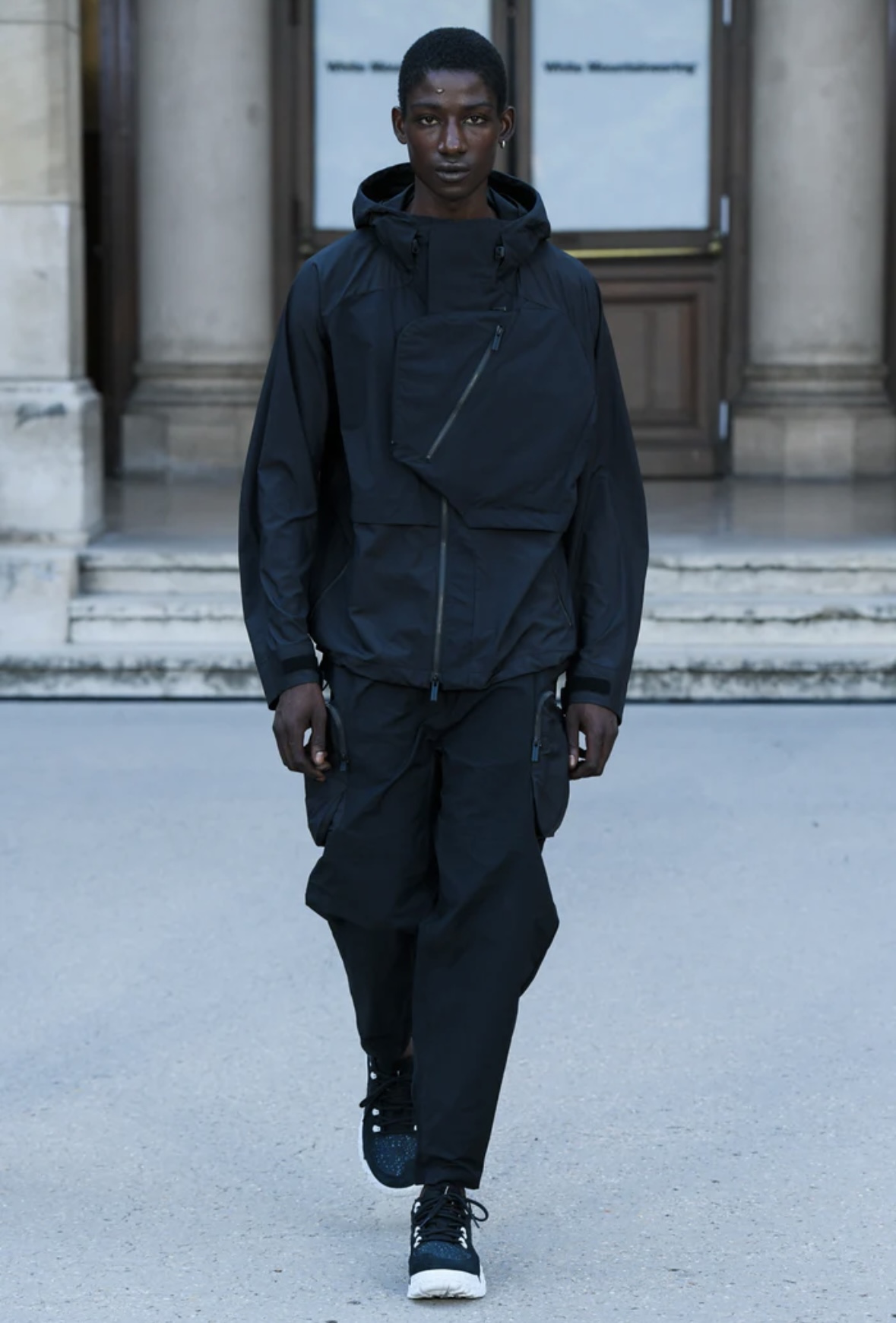 White Mountaineering / BLK POLYESTER TAFFETA TAPERED CARGO